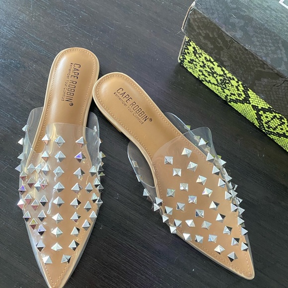 Cape Robin shoes Size 8 Clear with stones. - Picture 2 of 6